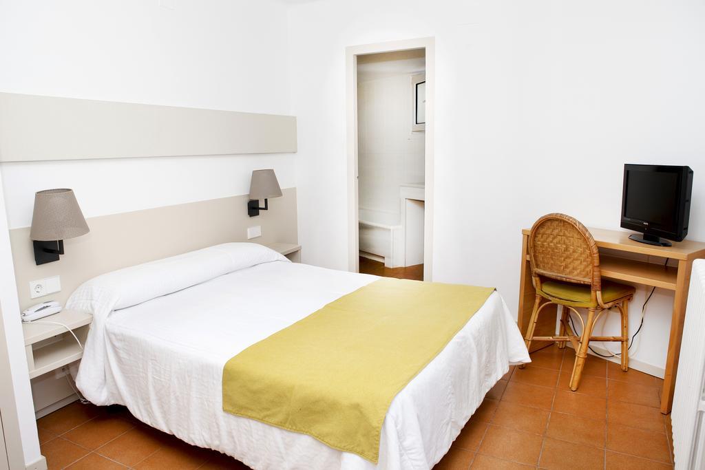 Hotel Ubaldo Cadaques Room photo